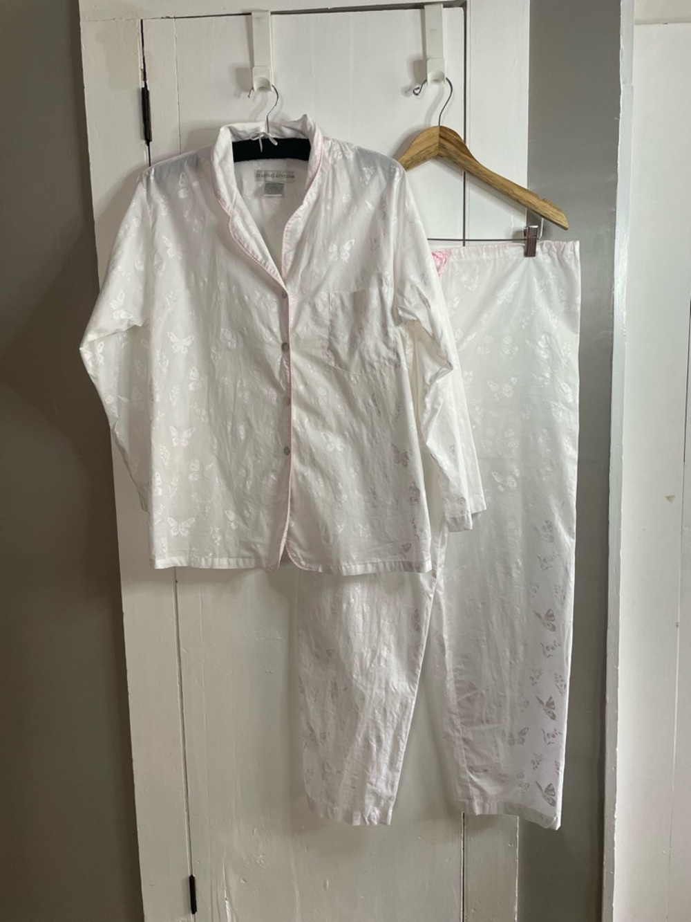 CRABTREE & EVELYN 100% Cotton Semi-Sheer White Embossed Butterfly Pajama Set M
